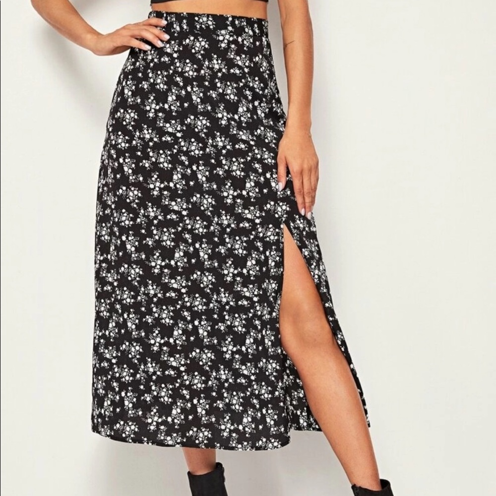 💋3 for $25💋 NWOT Floral Midi Skirt With Slit